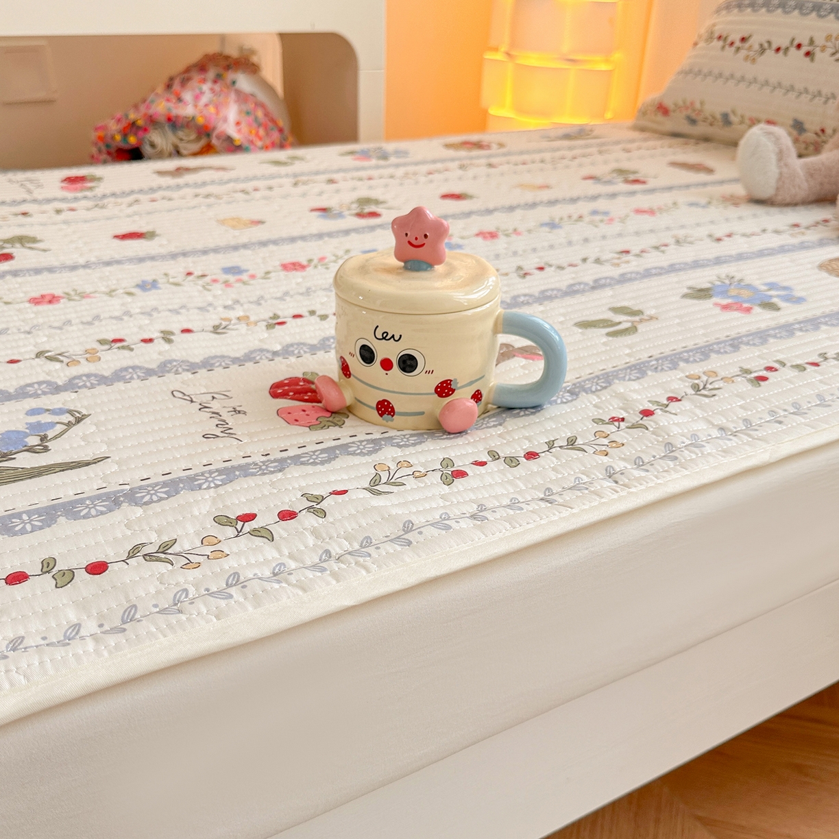 91家纺网 家纺一手货源 找家纺 妮可 2025新款卡通印花学生宿舍原棉夹棉床笠系列 花丛