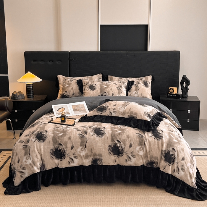 91家纺网 家纺一手货源 找家纺 利欧 2025新款兔毛牛奶绒印花四件套 韵赫浅玫