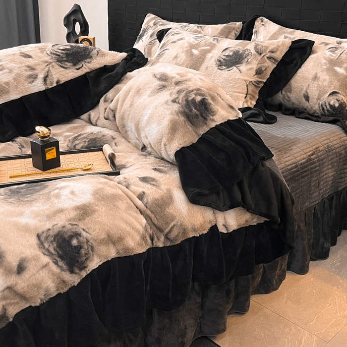 91家纺网 家纺一手货源 找家纺 利欧 2025新款兔毛牛奶绒印花四件套 韵赫浅玫