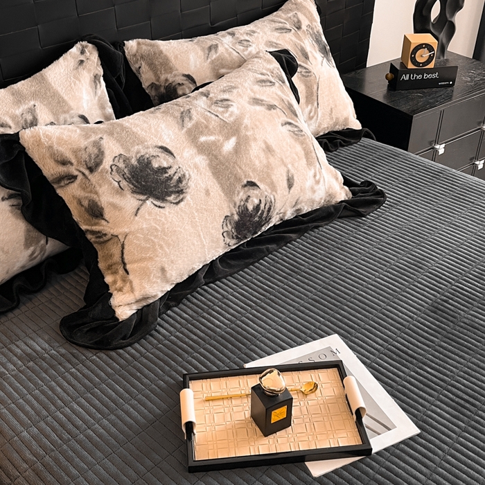 91家纺网 家纺一手货源 找家纺 利欧 2025新款兔毛牛奶绒印花四件套 韵赫浅玫