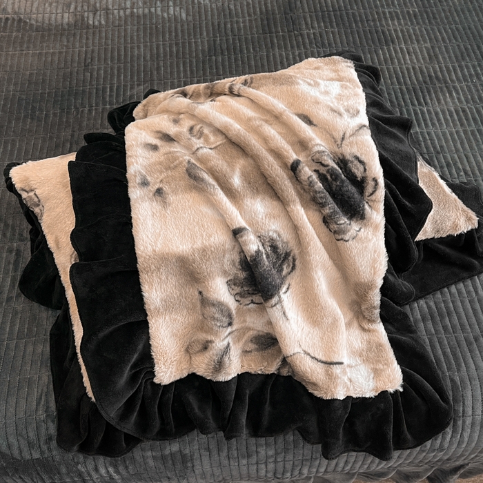 91家纺网 家纺一手货源 找家纺 利欧 2025新款兔毛牛奶绒印花四件套 韵赫浅玫