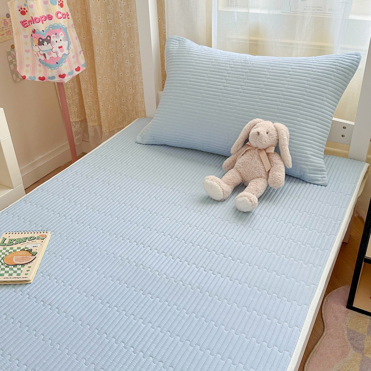 91家纺网 家纺一手货源 找家纺 妮可 2025新款卡通印花学生宿舍原棉夹棉床笠系列 蓝