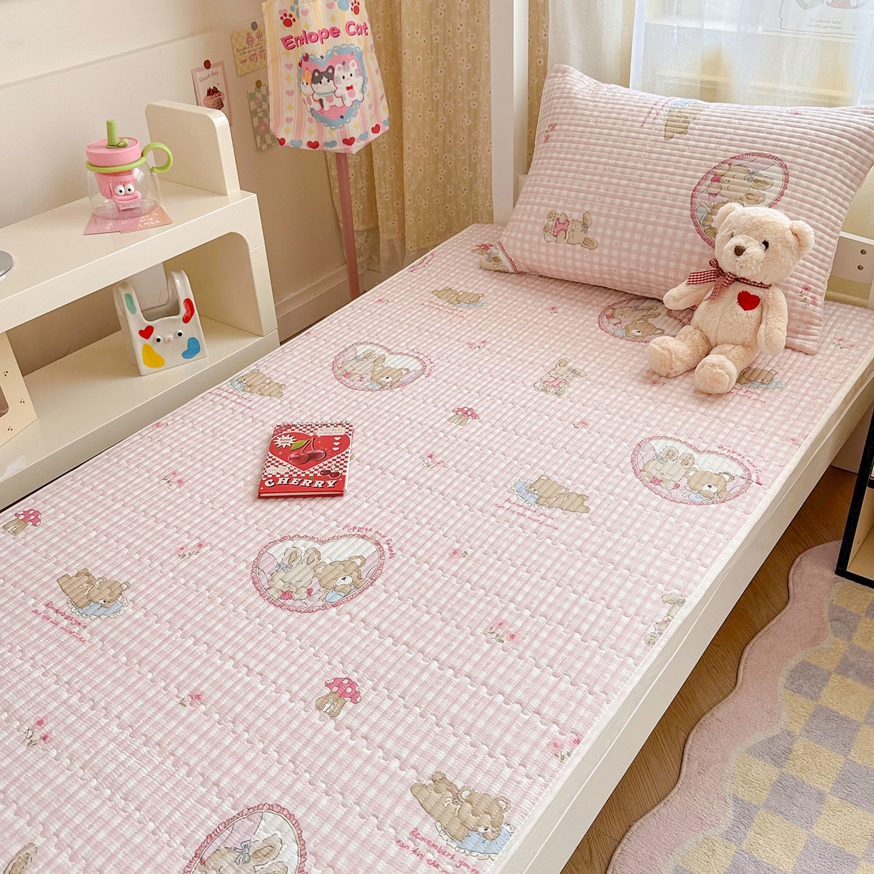 91家纺网 家纺一手货源 找家纺 妮可 2025新款卡通印花学生宿舍原棉夹棉床笠系列 珍妮