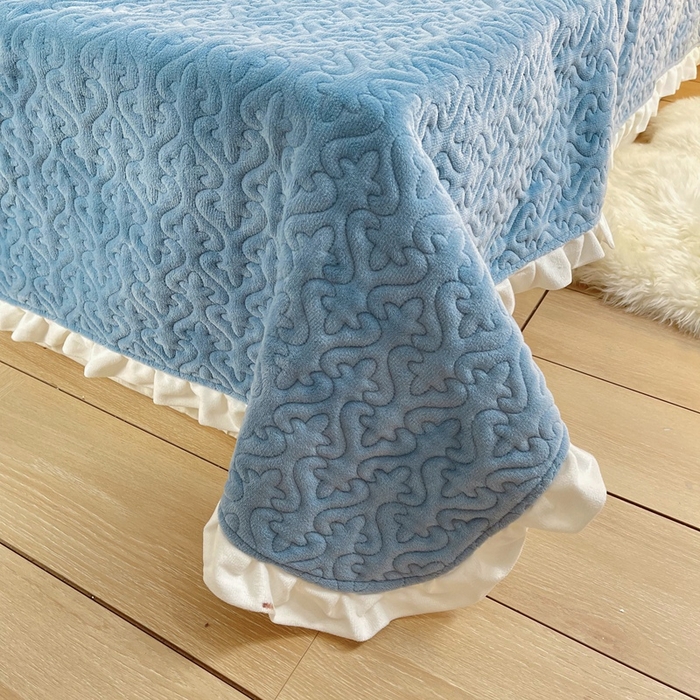 91家纺网 家纺一手货源 找家纺 妮可 2025秋冬新款加厚牛奶绒多功能荷叶边纯色床盖 天空蓝