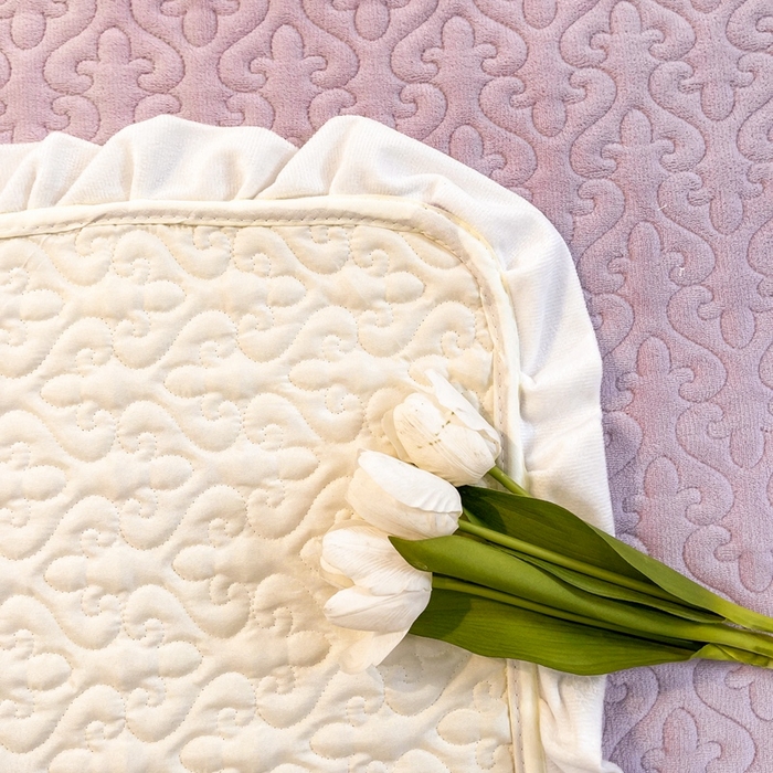 91家纺网 家纺一手货源 找家纺 妮可 2025秋冬新款加厚牛奶绒多功能荷叶边纯色床盖 芋泥紫