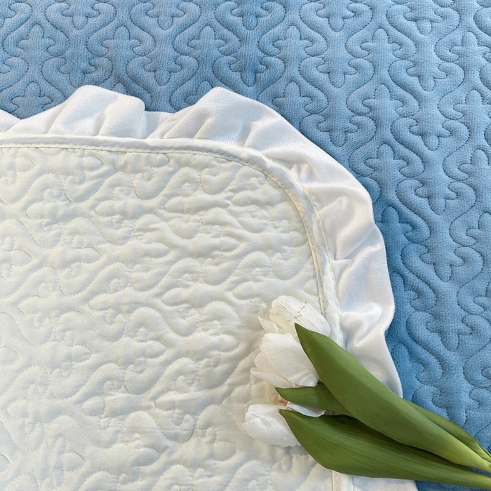 91家纺网 家纺一手货源 找家纺 妮可 2025秋冬新款加厚牛奶绒多功能荷叶边纯色床盖 天空蓝