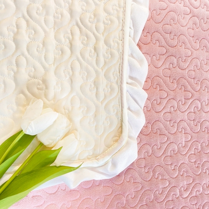 91家纺网 家纺一手货源 找家纺 （总）妮可 2025秋冬新款加厚牛奶绒多功能荷叶边纯色床盖