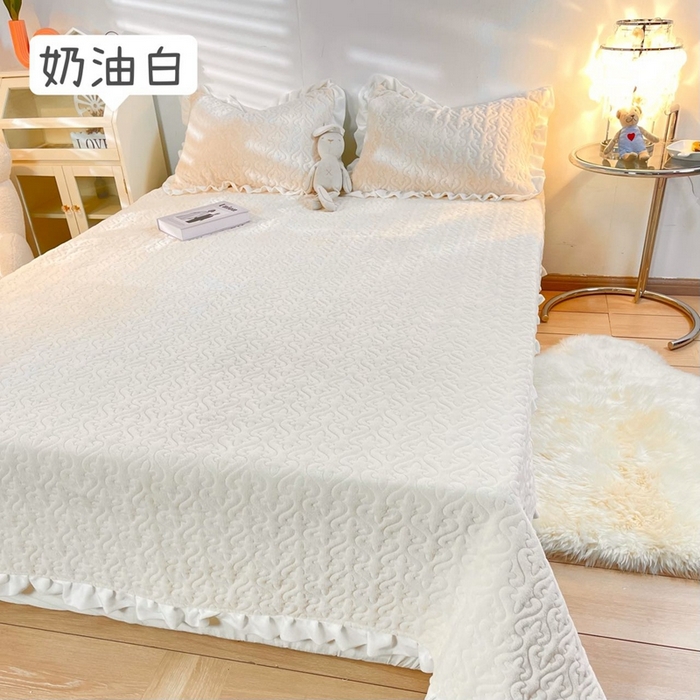 91家纺网 家纺一手货源 找家纺 妮可 2025秋冬新款加厚牛奶绒多功能荷叶边纯色床盖 奶油白