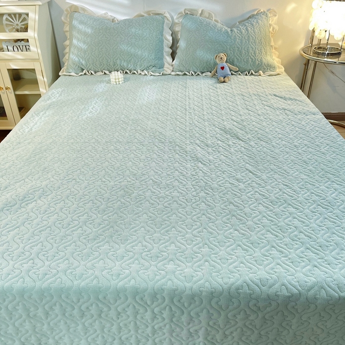 91家纺网 家纺一手货源 找家纺 妮可 2025秋冬新款加厚牛奶绒多功能荷叶边纯色床盖 抹茶绿