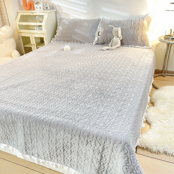 91家纺网 家纺一手货源 找家纺 妮可 2025秋冬新款加厚牛奶绒多功能荷叶边纯色枕套 温暖灰