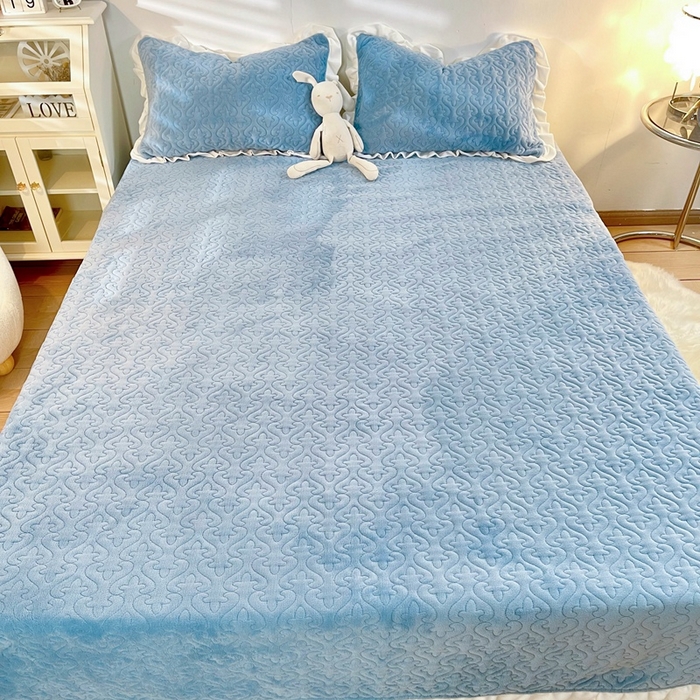 91家纺网 家纺一手货源 找家纺 妮可 2025秋冬新款加厚牛奶绒多功能荷叶边纯色枕套 天空蓝