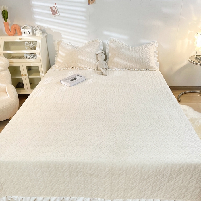 91家纺网 家纺一手货源 找家纺 妮可 2025秋冬新款加厚牛奶绒多功能荷叶边纯色枕套 奶油白