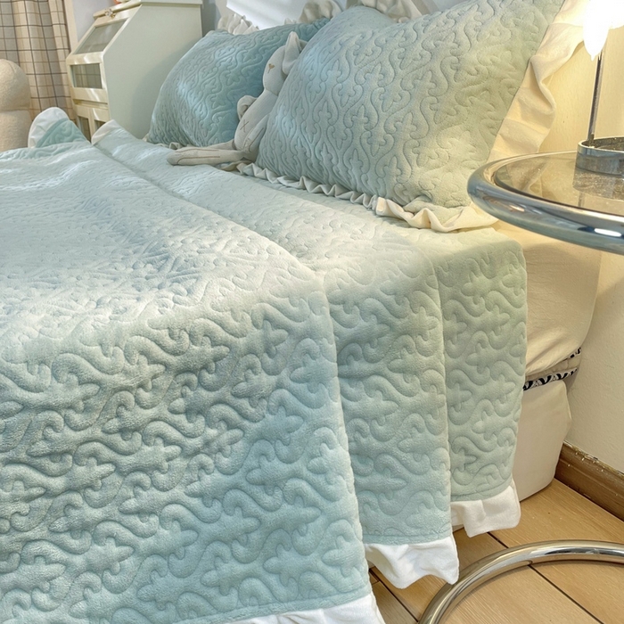 91家纺网 家纺一手货源 找家纺 （总）妮可 2025秋冬新款加厚牛奶绒多功能荷叶边纯色枕套