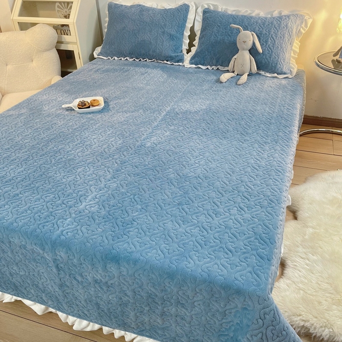 91家纺网 家纺一手货源 找家纺 妮可 2025秋冬新款加厚牛奶绒多功能荷叶边纯色枕套 天空蓝