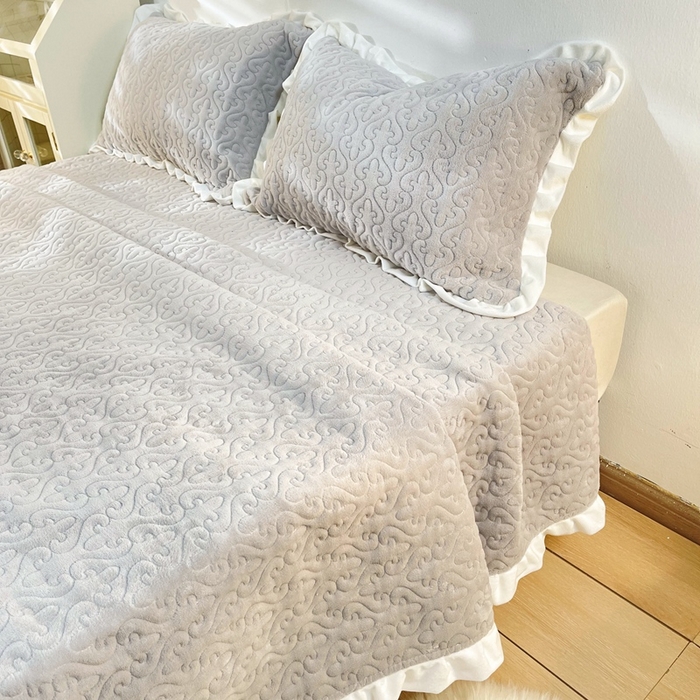 91家纺网 家纺一手货源 找家纺 妮可 2025秋冬新款加厚牛奶绒多功能荷叶边纯色枕套 温暖灰