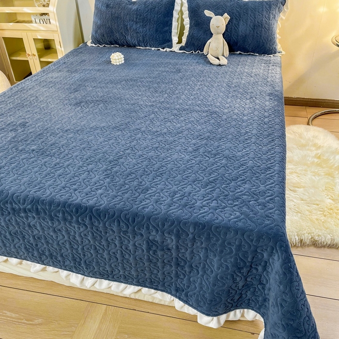 91家纺网 家纺一手货源 找家纺 妮可 2025秋冬新款加厚牛奶绒多功能荷叶边纯色枕套 深海蓝