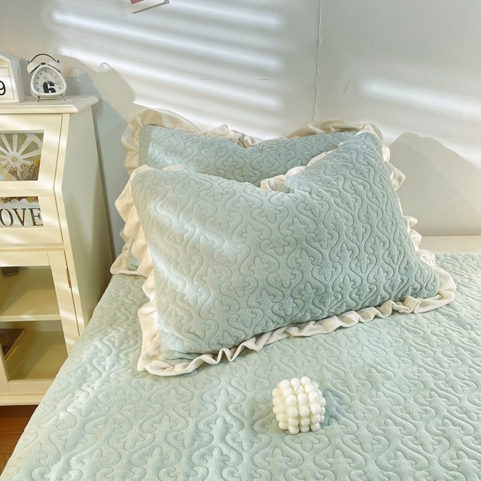 91家纺网 家纺一手货源 找家纺 妮可 2025秋冬新款加厚牛奶绒多功能荷叶边纯色枕套 抹茶绿