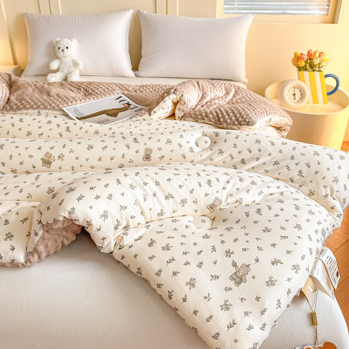 91家纺网 家纺一手货源 找家纺 纯优家纺 2025秋冬新款针织棉豆豆绒大豆秋冬被被子被芯（量大询价） 清茶小熊