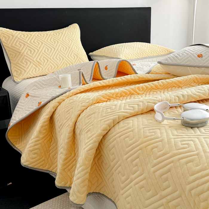 91家纺网 家纺一手货源 找家纺 （总）妮可 2025新款四季款双面可用一面棉一面220克牛奶绒夹棉床单床盖