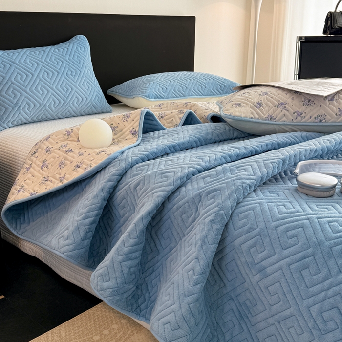 91家纺网 家纺一手货源 找家纺 （总）妮可 2025新款三层夹棉全棉双层纱绒多功能盖毯被