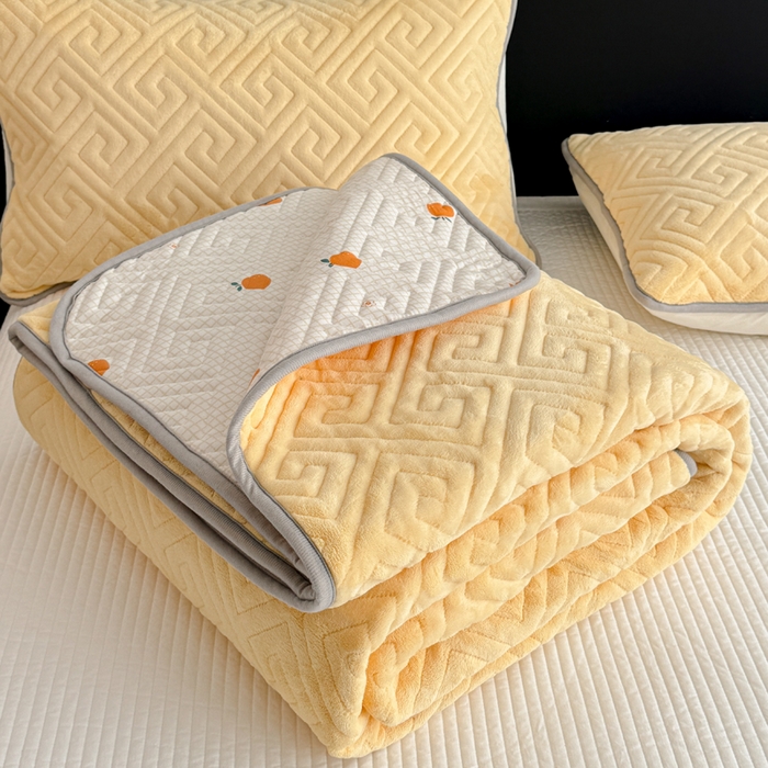 91家纺网 家纺一手货源 找家纺 妮可 2025新款四季款双面可用一面棉一面220克牛奶绒夹棉床单床盖 暖芙-小桔