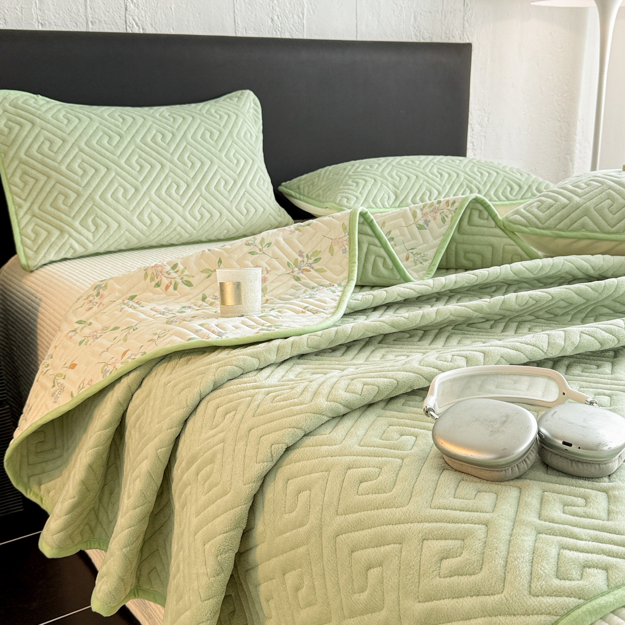 91家纺网 家纺一手货源 找家纺 妮可 2025新款四季款双面可用一面棉一面220克牛奶绒夹棉床单床盖 绿茉-遇见