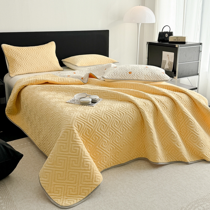 91家纺网 家纺一手货源 找家纺 妮可 2025新款四季款双面可用一面棉一面220克牛奶绒夹棉床单床盖 暖芙-小桔