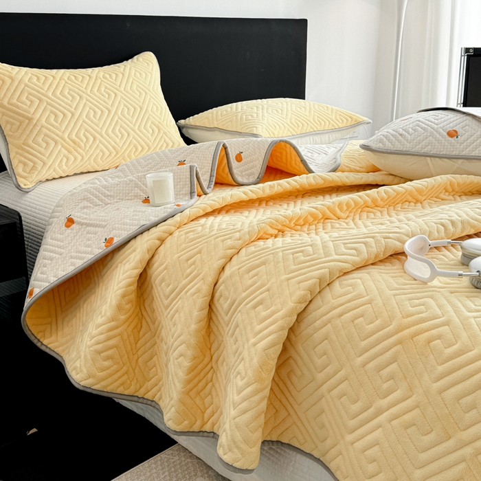 91家纺网 家纺一手货源 找家纺 妮可 2025新款四季款双面可用一面棉一面220克牛奶绒夹棉床单床盖 暖芙-小桔