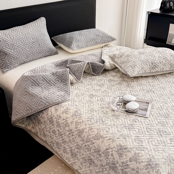 91家纺网 家纺一手货源 找家纺 妮可 2025新款四季款双面可用一面棉一面220克牛奶绒夹棉床单床盖 灰茉-格调