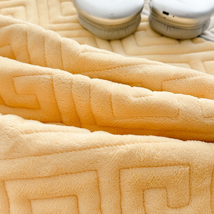 91家纺网 家纺一手货源 找家纺 妮可 2025新款四季款双面可用一面棉一面220克牛奶绒夹棉床单床盖 暖芙-小桔