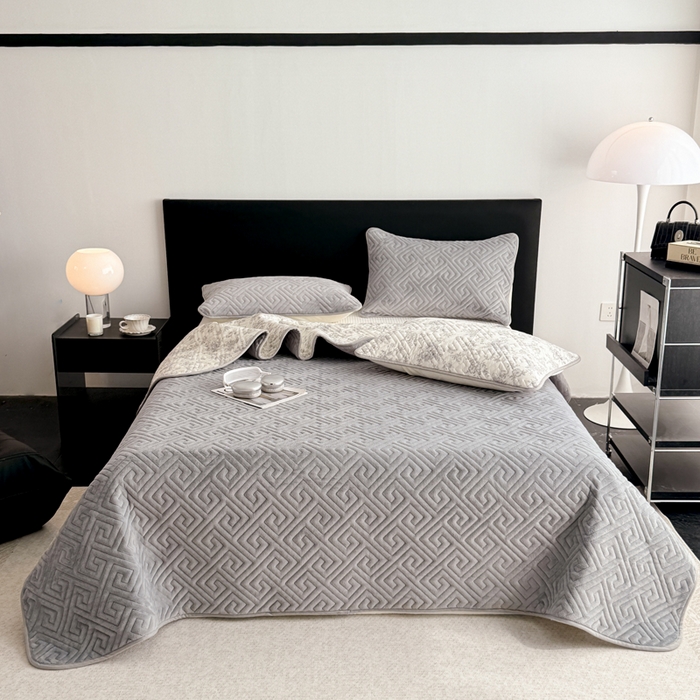 91家纺网 家纺一手货源 找家纺 妮可 2025新款四季款双面可用一面棉一面220克牛奶绒夹棉床单床盖 灰茉-格调