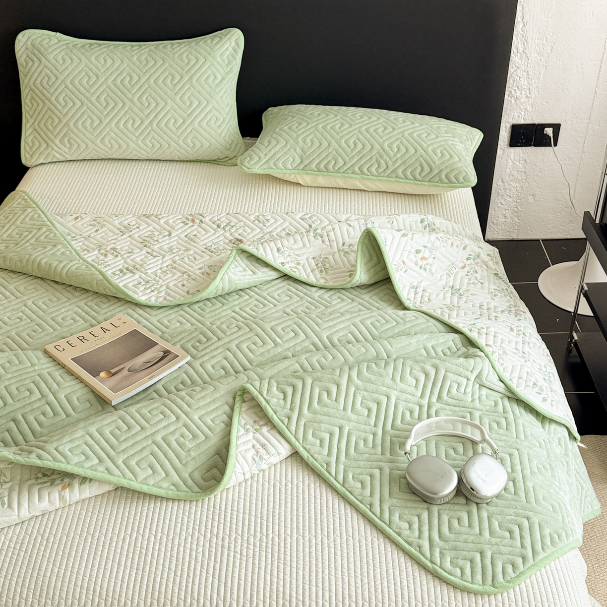 91家纺网 家纺一手货源 找家纺 妮可 2025新款四季款双面可用一面棉一面220克牛奶绒夹棉床单床盖 绿茉-遇见