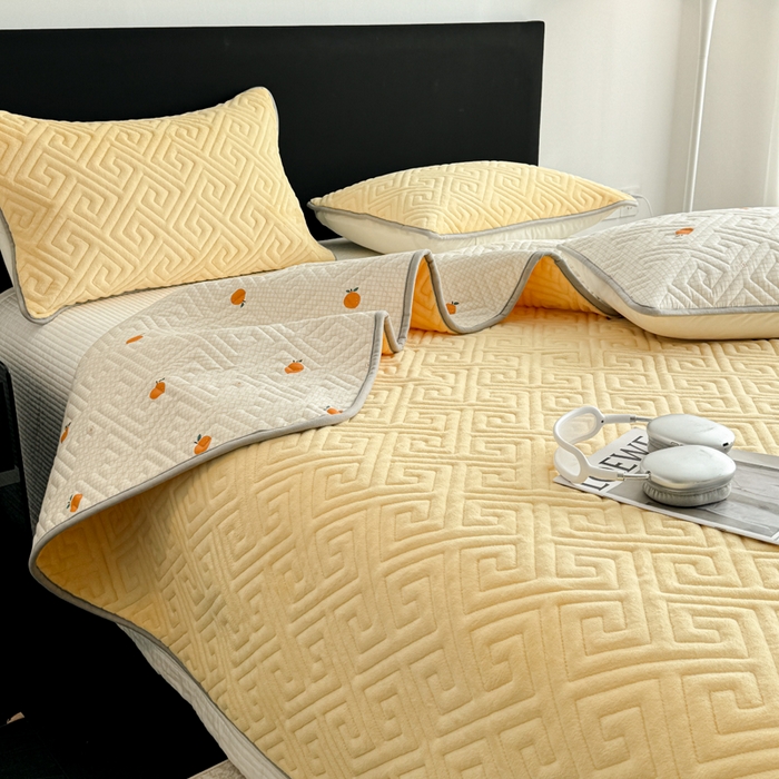 91家纺网 家纺一手货源 找家纺 妮可 2025新款四季款双面可用一面棉一面220克牛奶绒夹棉床单床盖 暖芙-小桔