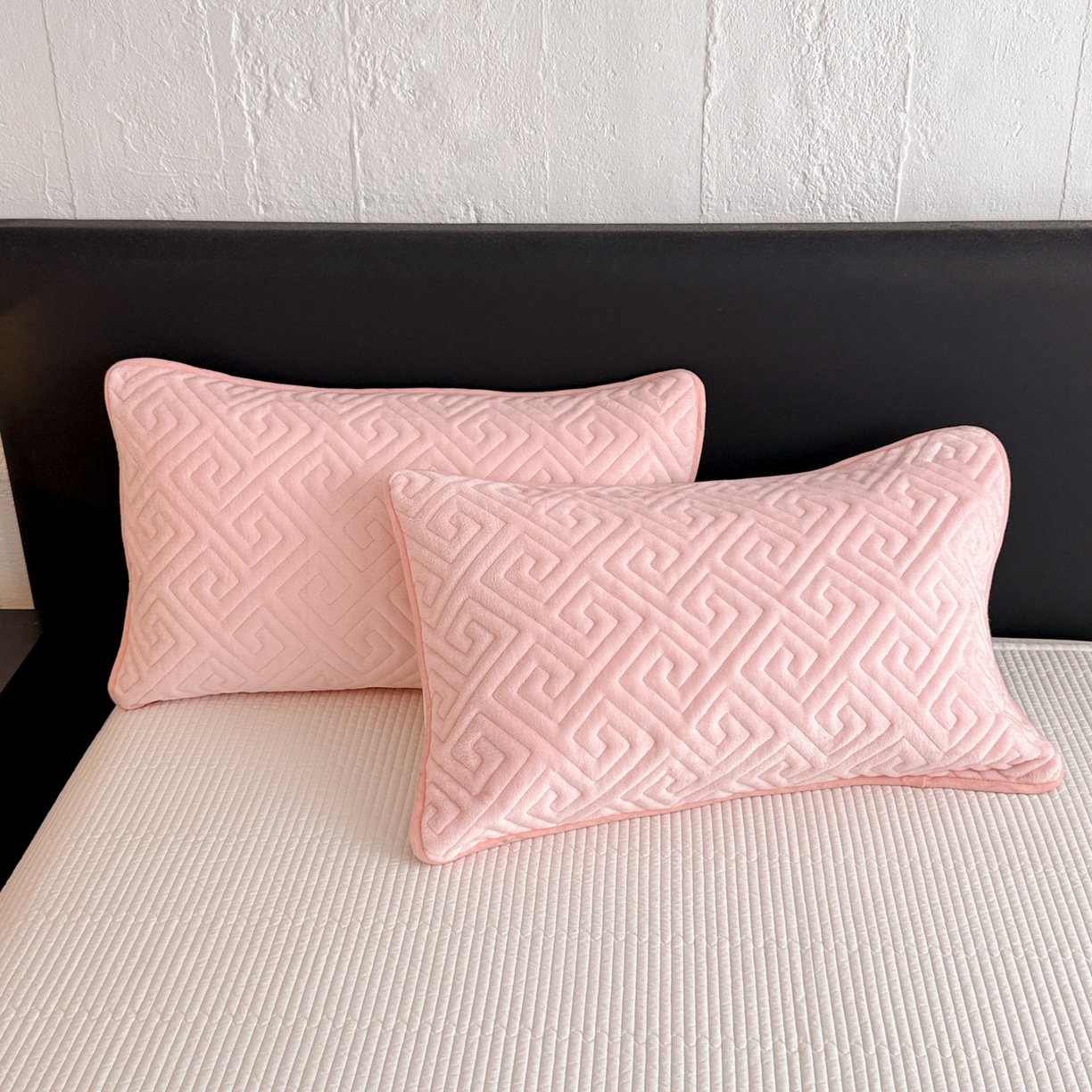 91家纺网 家纺一手货源 找家纺 妮可 2025新款四季款双面可用一面棉一面220克牛奶绒夹棉床单床盖 粉芙-漫花