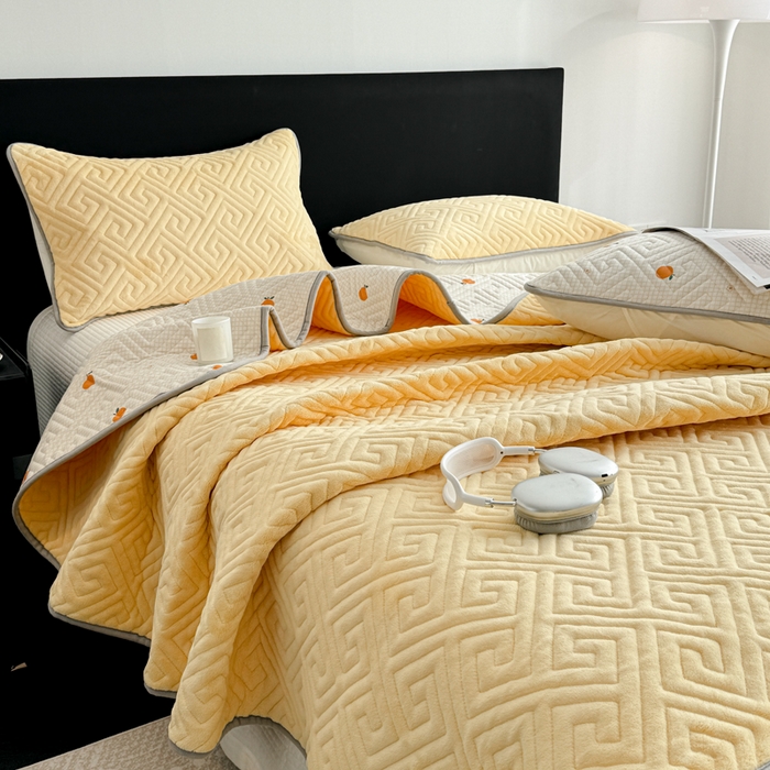 91家纺网 家纺一手货源 找家纺 妮可 2025新款四季款双面可用一面棉一面220克牛奶绒夹棉床单床盖 暖芙-小桔