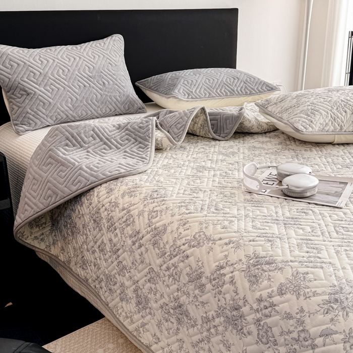 91家纺网 家纺一手货源 找家纺 妮可 2025新款四季款双面可用一面棉一面220克牛奶绒夹棉床单床盖 灰茉-格调