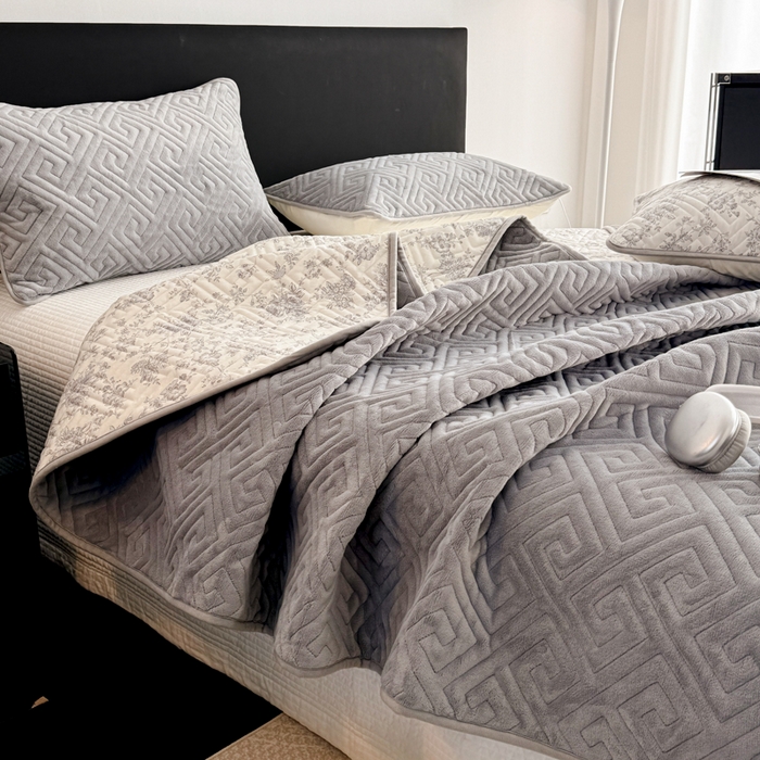 91家纺网 家纺一手货源 找家纺 （总）妮可 2025新款四季款双面可用一面棉一面220克牛奶绒夹棉床单床盖