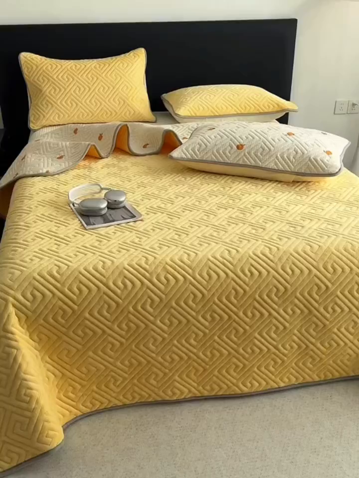 91家纺网 家纺一手货源 找家纺 妮可 2025新款四季款双面可用一面棉一面220克牛奶绒夹棉床单床盖 暖芙-小桔