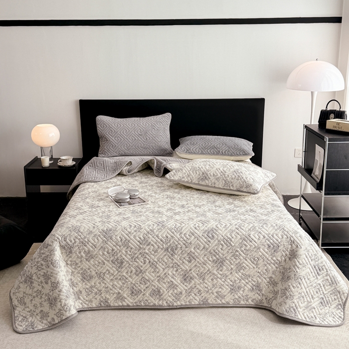 91家纺网 家纺一手货源 找家纺 妮可 2025新款四季款双面可用一面棉一面220克牛奶绒夹棉床单床盖 灰茉-格调