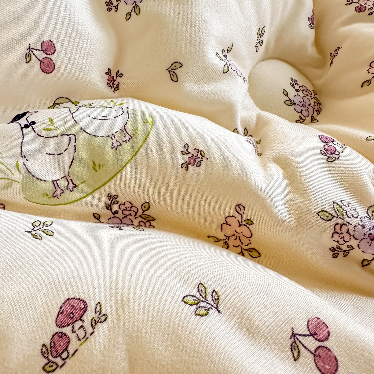 91家纺网 家纺一手货源 找家纺 纯优家纺 2025秋冬新款针织棉豆豆绒大豆秋冬被被子被芯（量大询价） 你好鸭