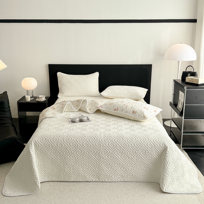 91家纺网 家纺一手货源 找家纺 妮可 2025新款四季款双面可用一面棉一面220克牛奶绒夹棉床单床盖 奶芙-小美满