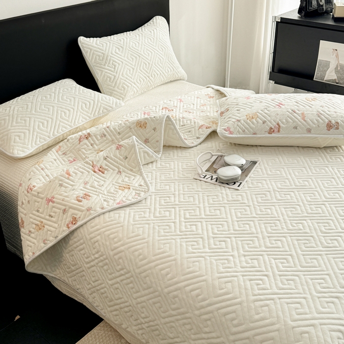 91家纺网 家纺一手货源 找家纺 妮可 2025新款四季款双面可用一面棉一面220克牛奶绒夹棉床单床盖 奶芙-小美满