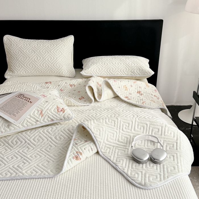 91家纺网 家纺一手货源 找家纺 妮可 2025新款四季款双面可用一面棉一面220克牛奶绒夹棉床单床盖 奶芙-小美满