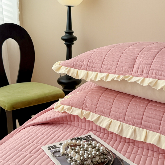 91家纺网 家纺一手货源 找家纺 妮可 2025新款荷叶边纯棉绗缝四季款多功能床盖 豆豆沙