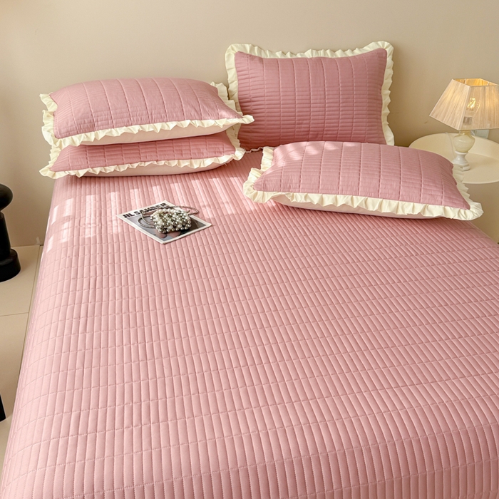 91家纺网 家纺一手货源 找家纺 妮可 2025新款荷叶边纯棉绗缝四季款多功能床盖 豆豆沙