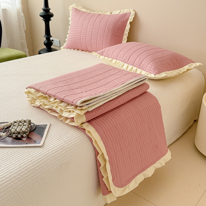 91家纺网 家纺一手货源 找家纺 妮可 2025新款荷叶边纯棉绗缝四季款多功能床盖 豆豆沙