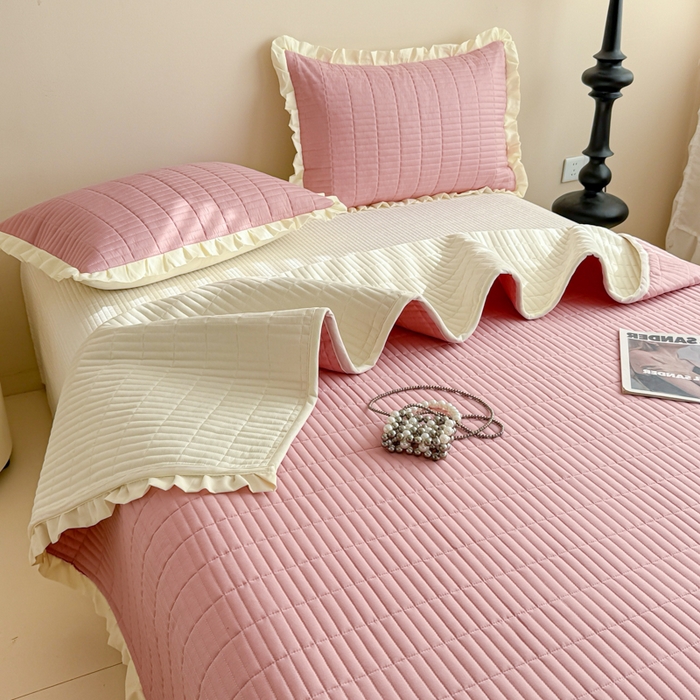 91家纺网 家纺一手货源 找家纺 妮可 2025新款荷叶边纯棉绗缝四季款多功能床盖 豆豆沙