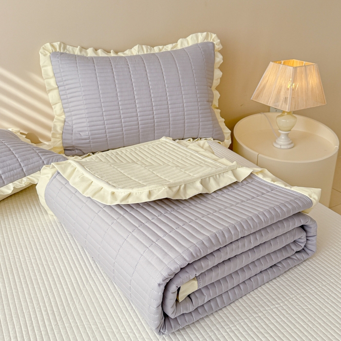 91家纺网 家纺一手货源 找家纺 妮可 2025新款荷叶边纯棉绗缝四季款多功能床盖 气质灰