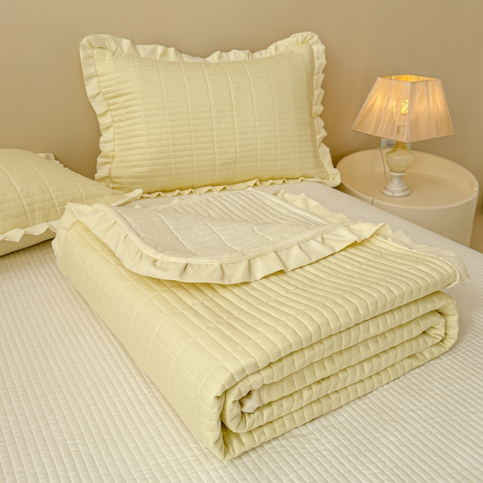 91家纺网 家纺一手货源 找家纺 妮可 2025新款荷叶边纯棉绗缝四季款多功能床盖 奶油黄