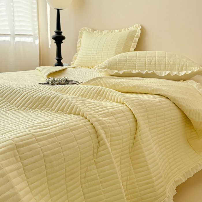 91家纺网 家纺一手货源 找家纺 妮可 2025新款荷叶边纯棉绗缝四季款多功能床盖 奶油黄